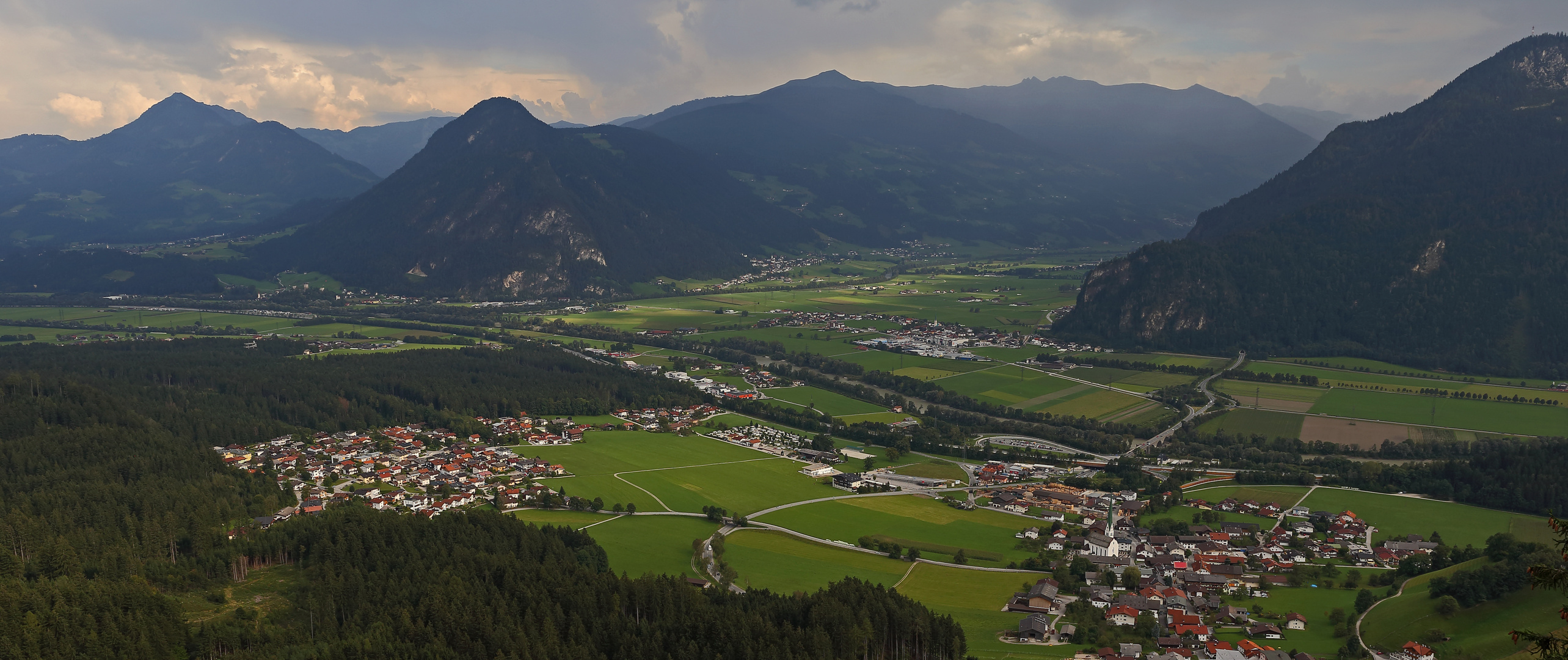 Inntalblick mit Einmündung des Zillertales