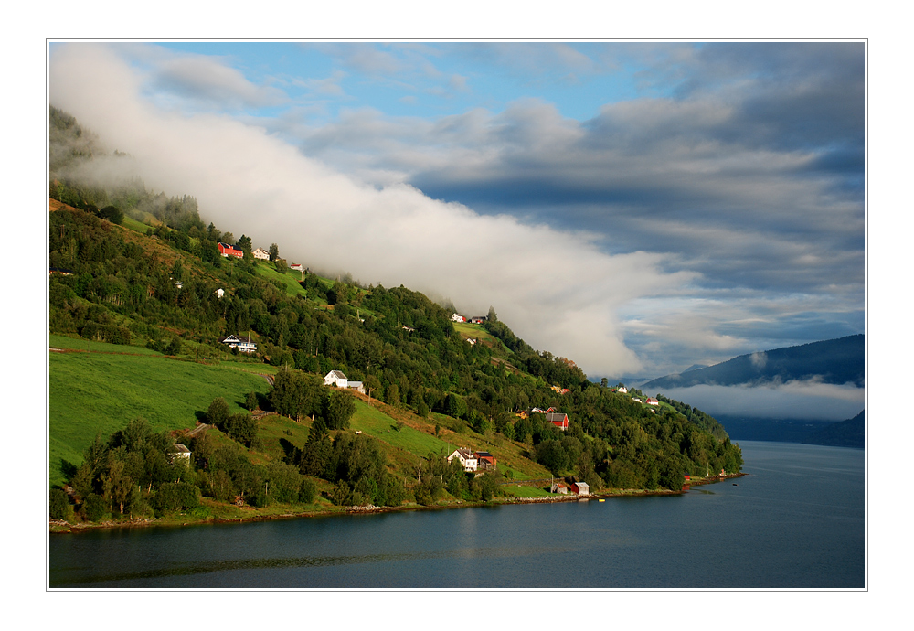 < Innvikfjord >