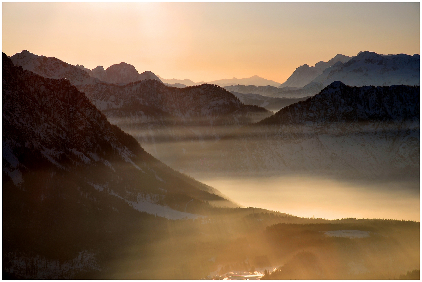 Ins letzte Abendlicht getaucht (Sonnenuntergang am Loser, Steiermark)