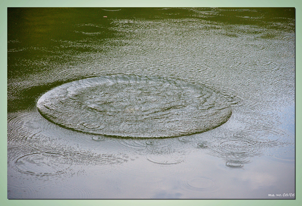 "Ins Wasser fällt ein Stein..............