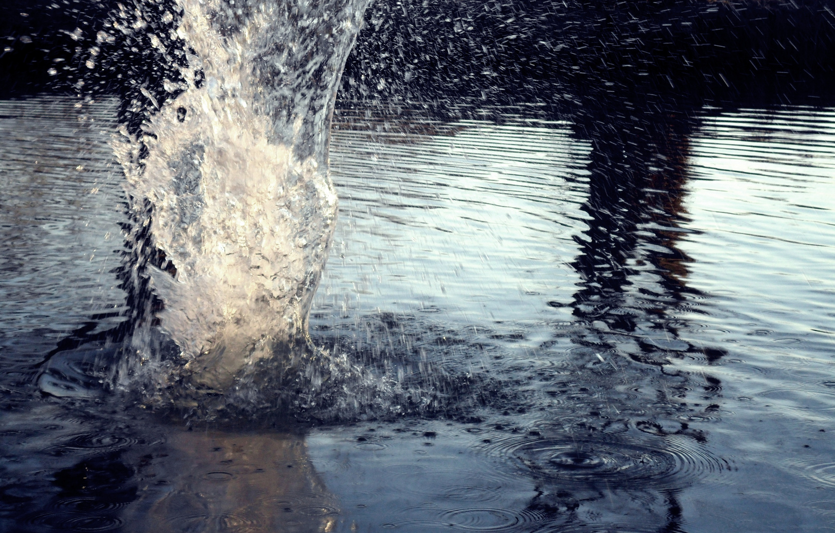 ins wasser fällt ein stein,ganz heimlich,still und leise..