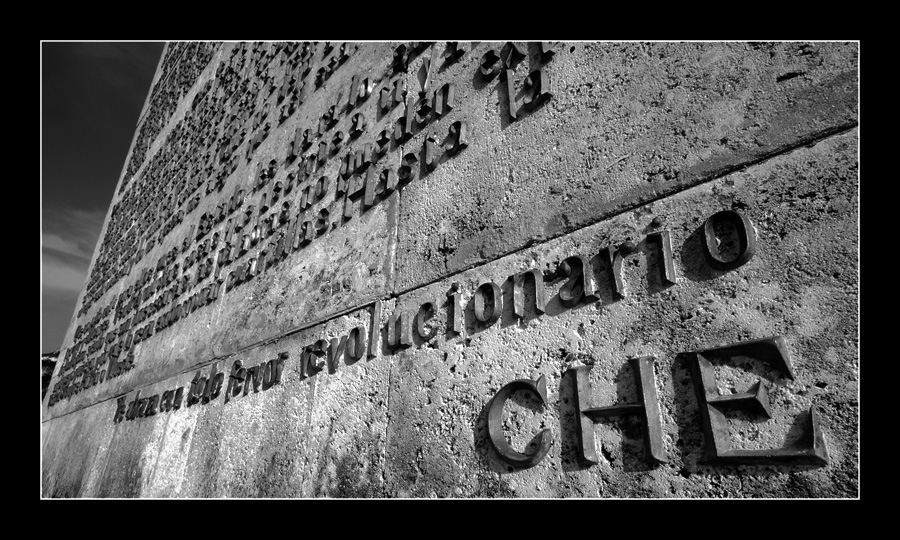 Inschrift am Che Guevara Denkmal bei Stanta Clara