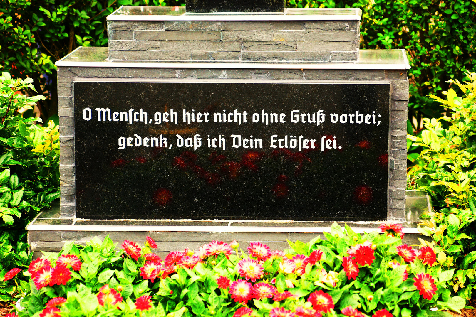 Inschrift auf einem Wegekreuz