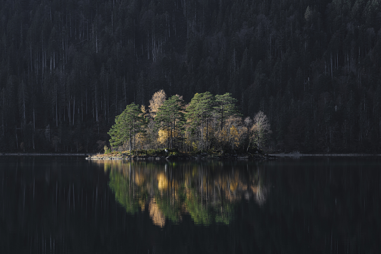 Insel im Eibsee (2)