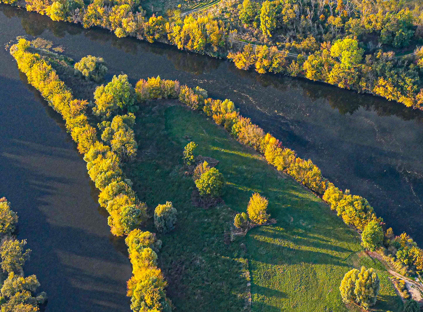 Insel im Goldrahmen