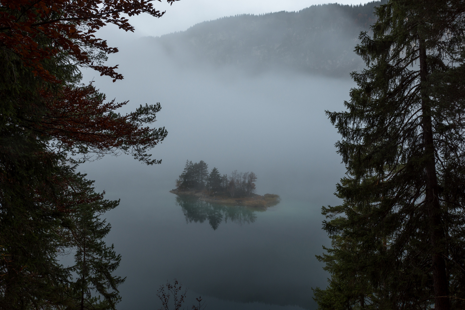 Insel mit Bäumen