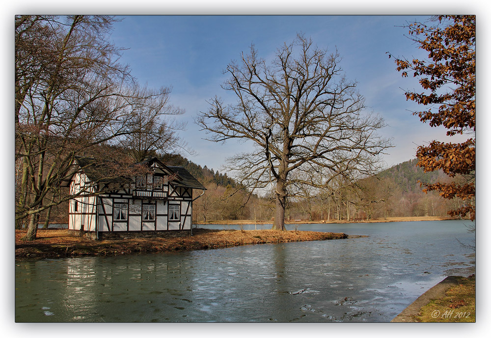 Insel mit Schwanenhaus