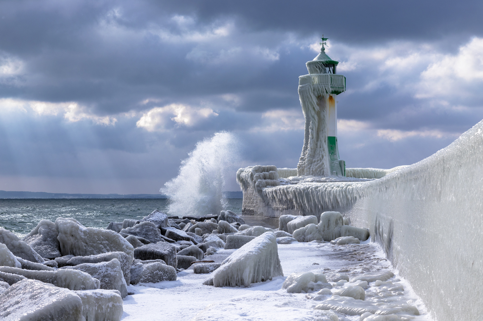 Insel Rügen, Eiszeit am Sassnitzer Leuchturm Foto & Bild