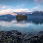 Insel Sassau im Walchensee am Morgen