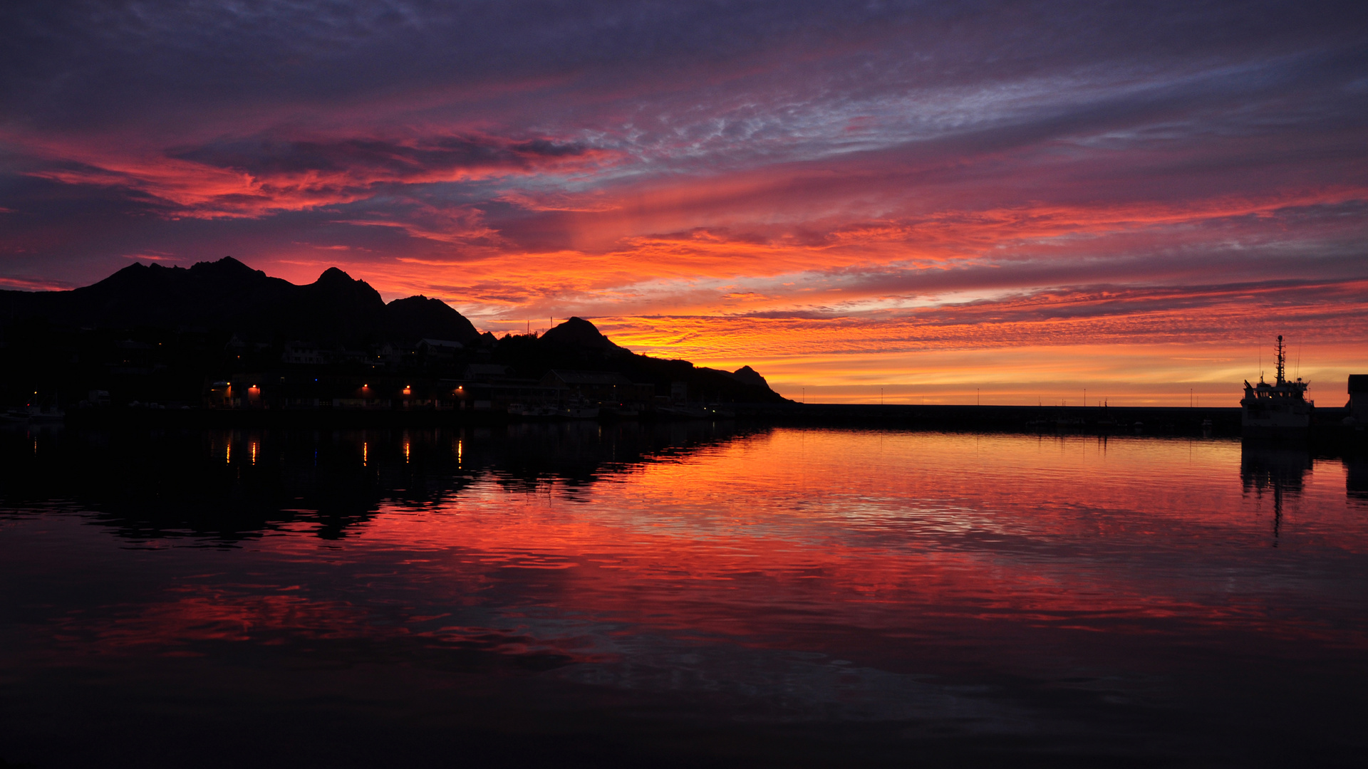 Insel Senja Sonnenuntergang bei Husöy