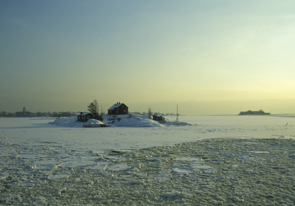 Insel vor Helsinki im Winter