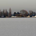 Insel Wilhelmstein vom Eis eingeschlossen.