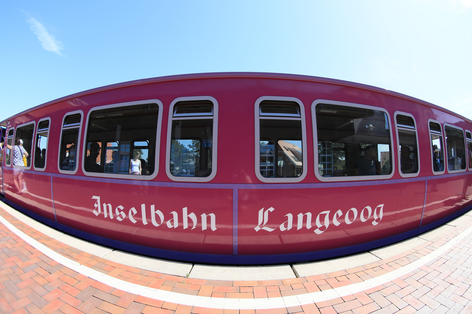 Inselbahn in Pink