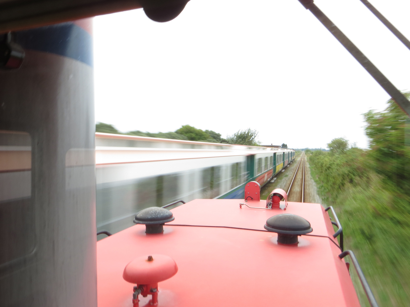 Inselbahn in voller Fahrt.