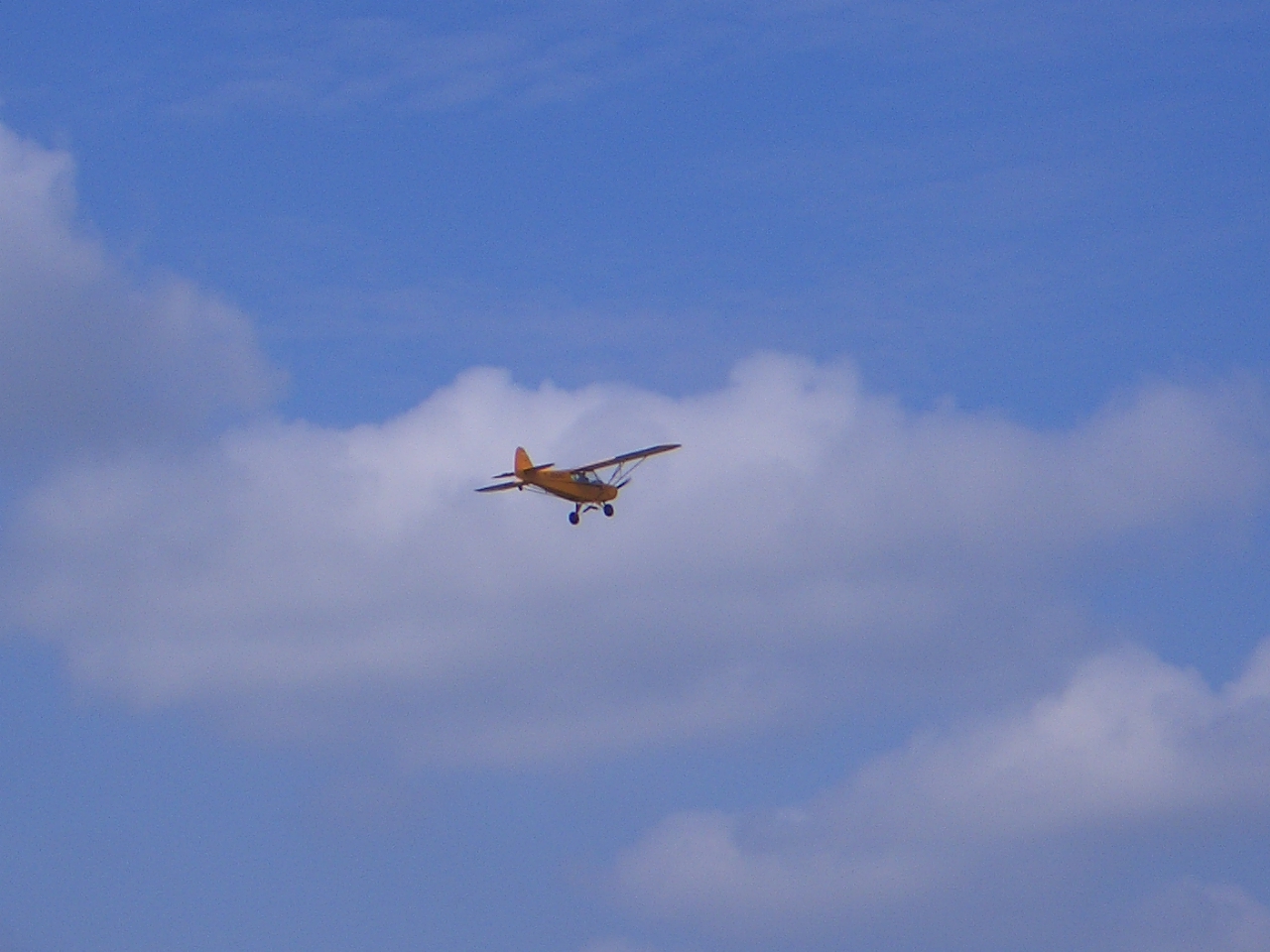 inselflieger im anflug auf baltrum airport