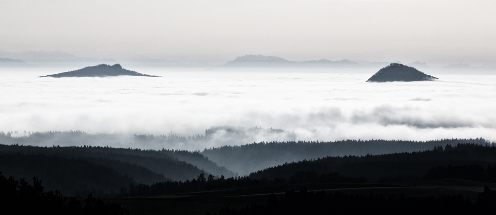 Inseln im Nebel