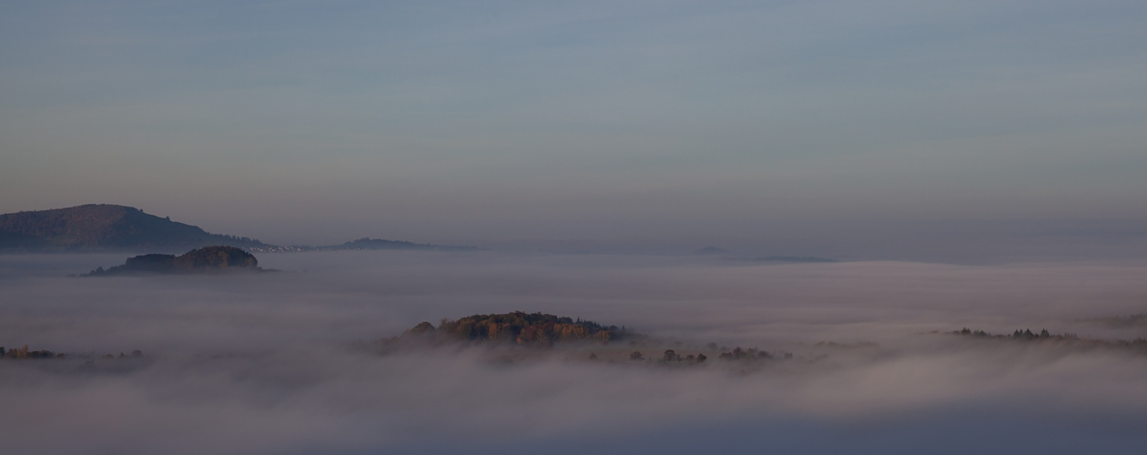 Inseln im Nebel