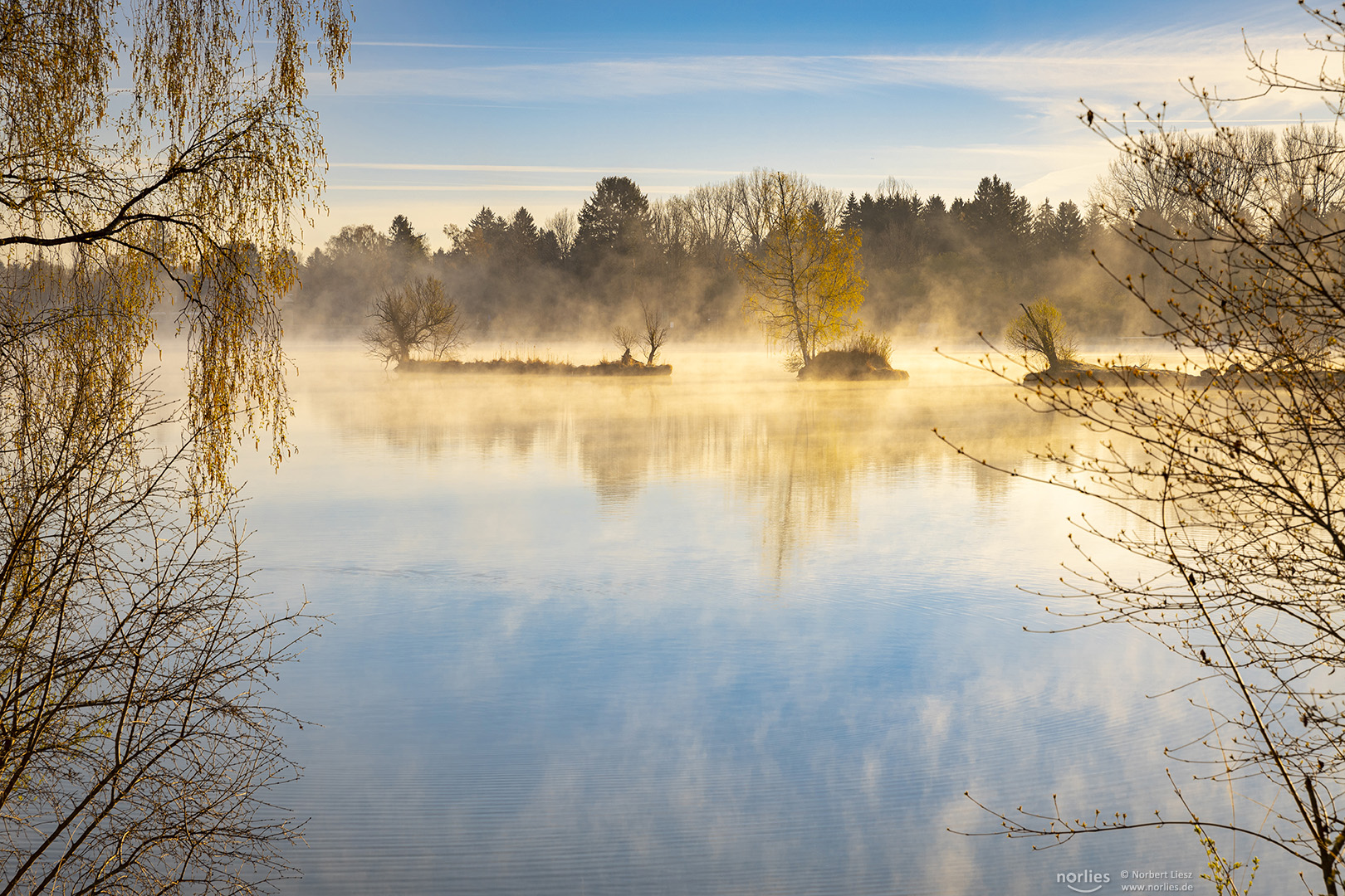 Inseln im Nebel