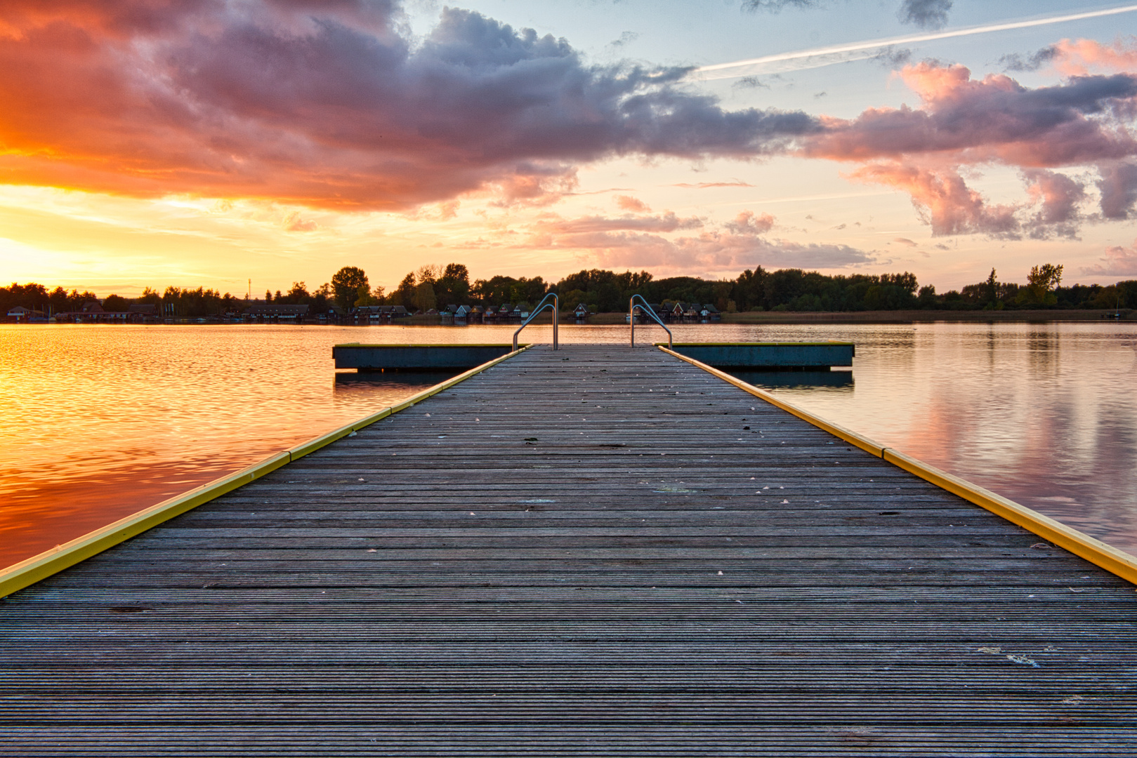 Inselsee im Abendrot