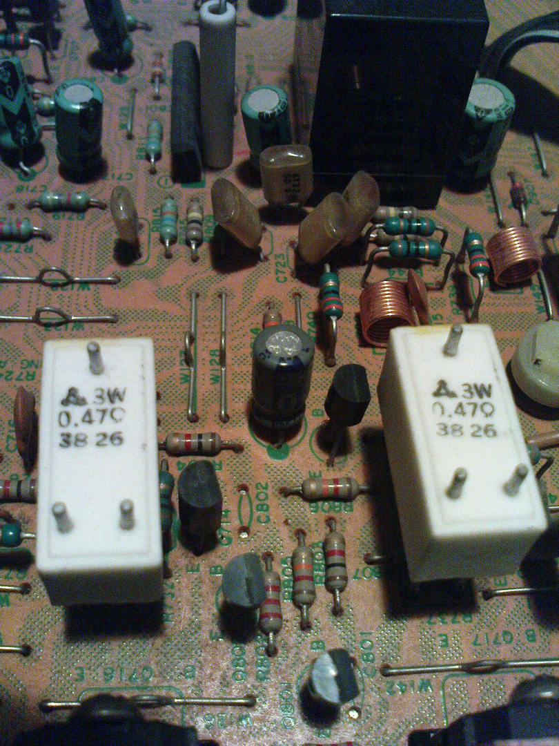 inside an oldschool amplifier / tuner