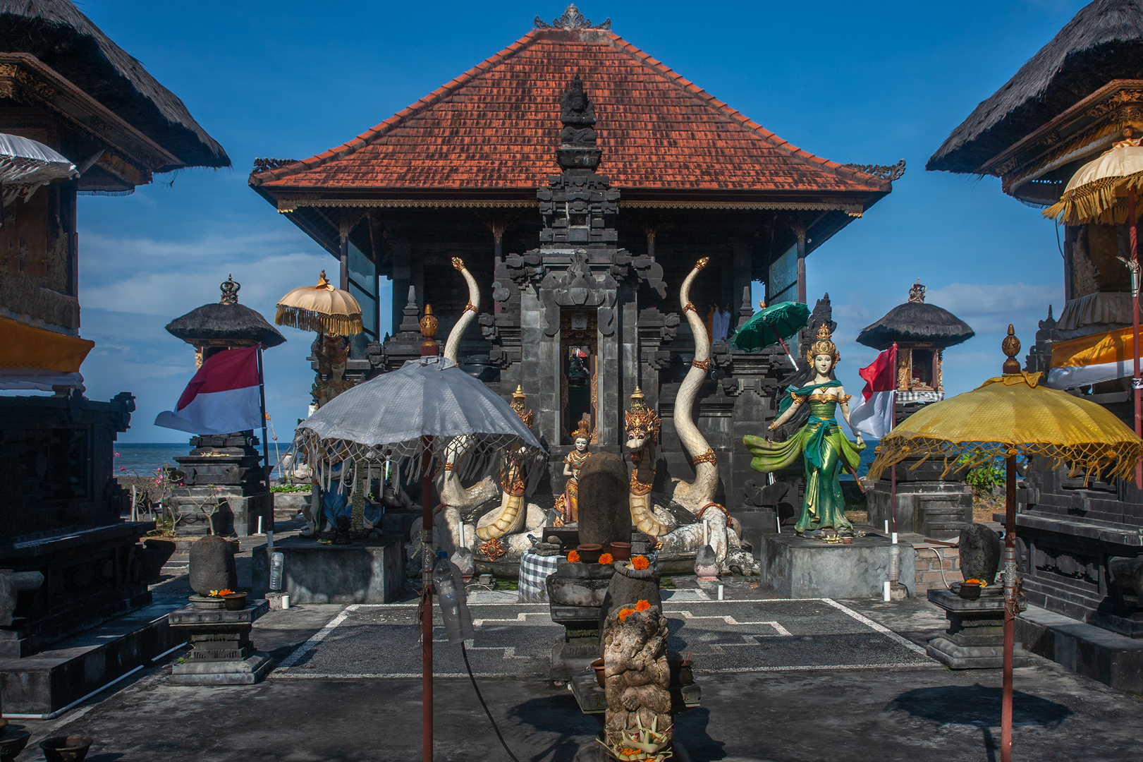 Inside Pura Champuhan Windhu Segara