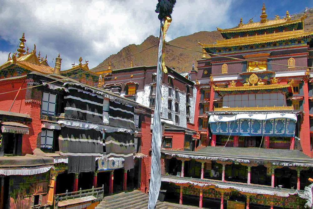 Inside the Tashilhunpo temple