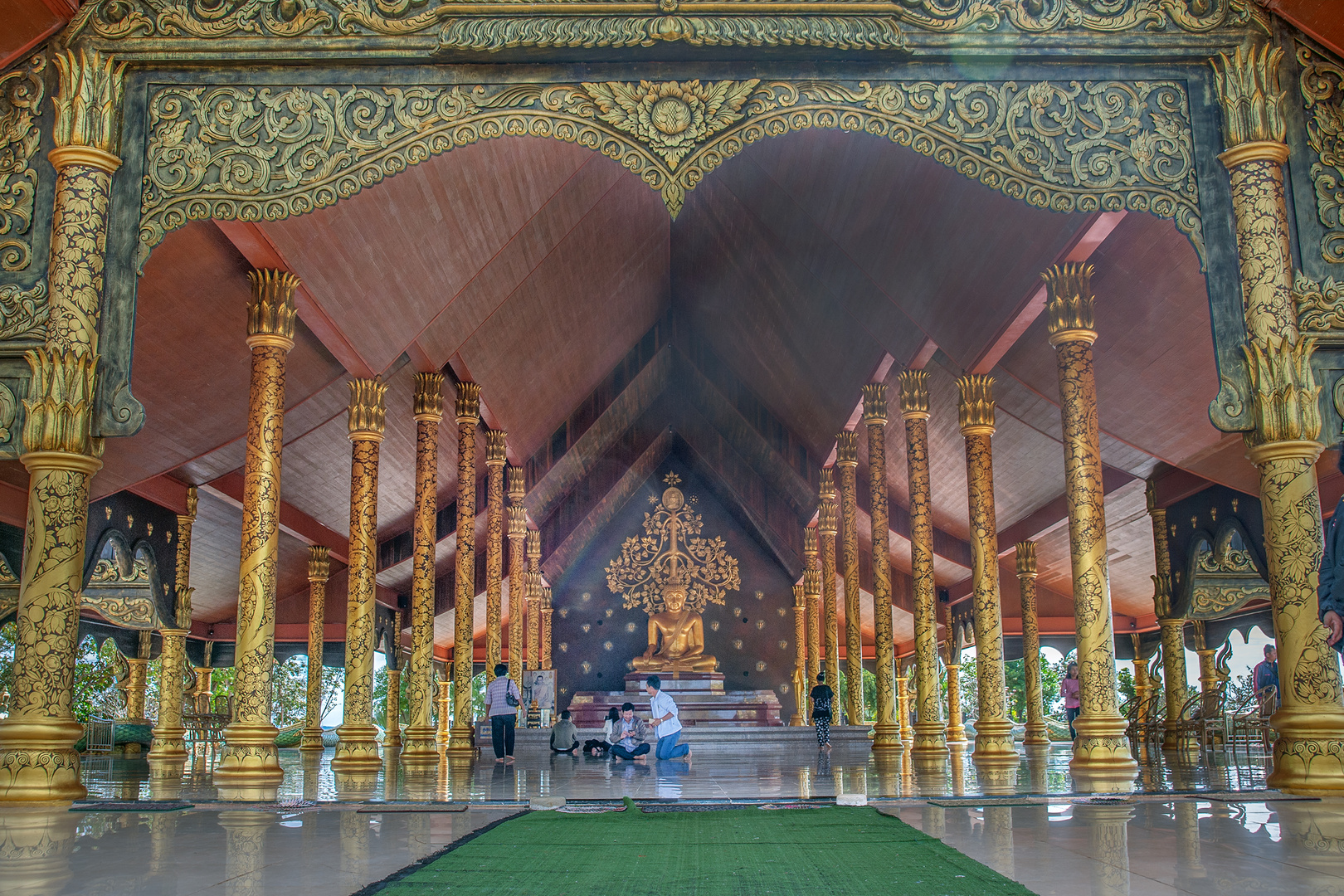 Inside Wat Sirindhorn