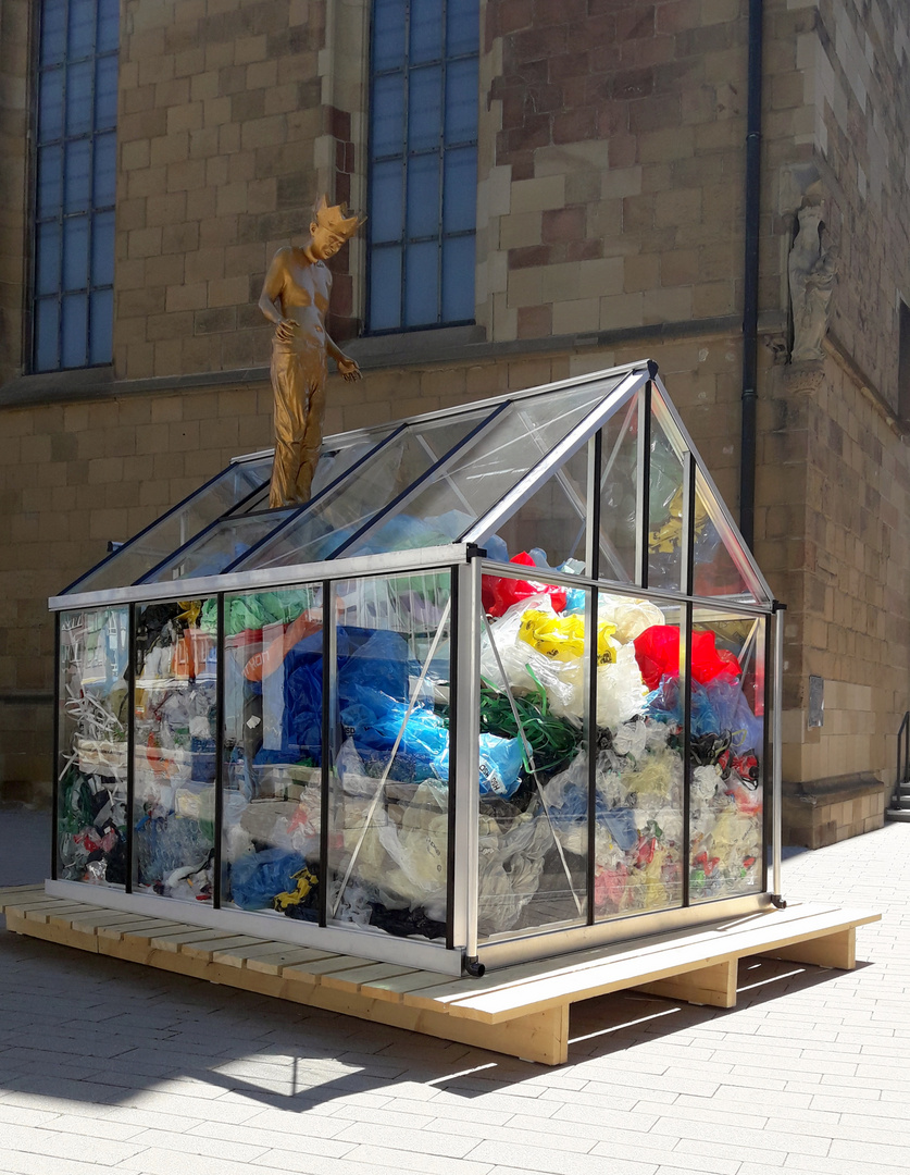  Installation "Der König auf seiner Insel"