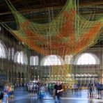 Installation Gaia Mother Tree vom brasilianischen Künstler Ernesto Neto - 3D Interlaced