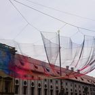 Installation von Janet Echelmann Bunte Kunst über dem Odeonsplatz München am 17.08.2021