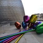 Installation vor dem Guggenheim-Museum in Bilbao