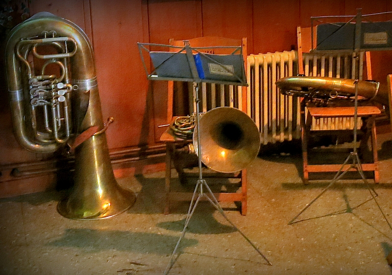 instruments de musique d' antan (dans un musée)