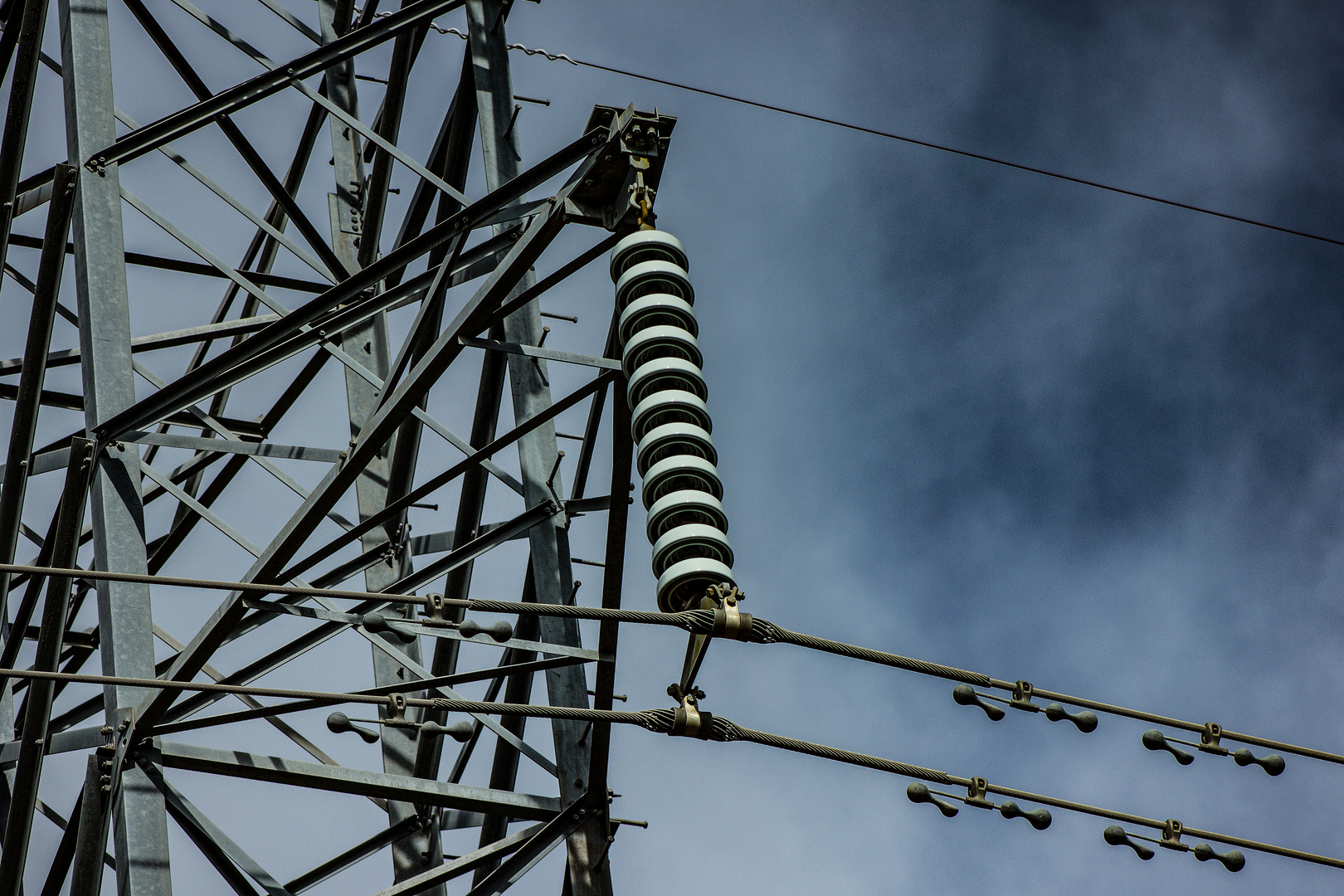 Insulator Chain