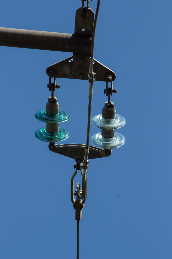 Insulator chain