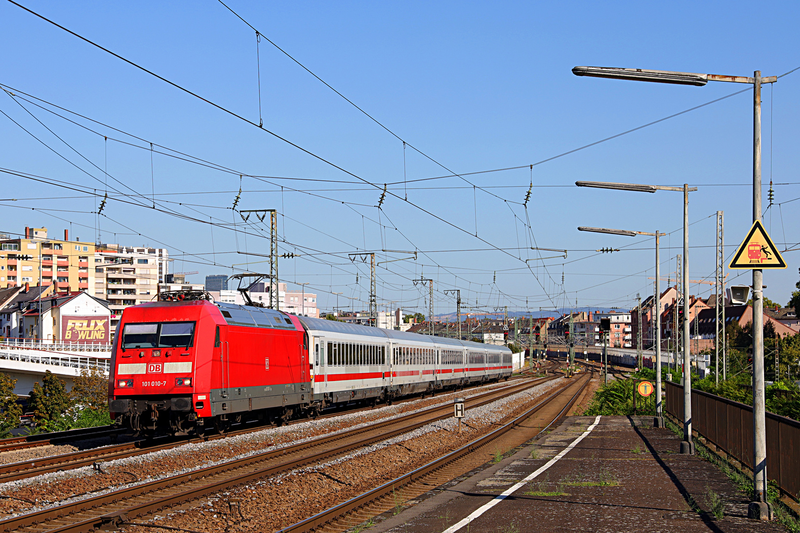 Intercity 2016 ohne Halt durch Ludwigshafen Hbf