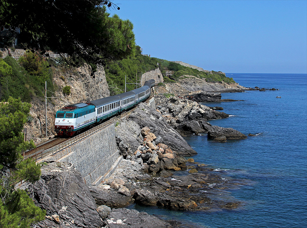 InterCity bei Cervo