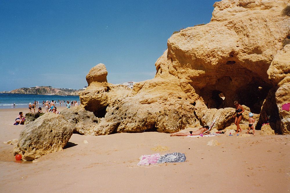 Interessante Felsformationen an der Algarve .... ein Scan vom Bild ..... vom Archiv !