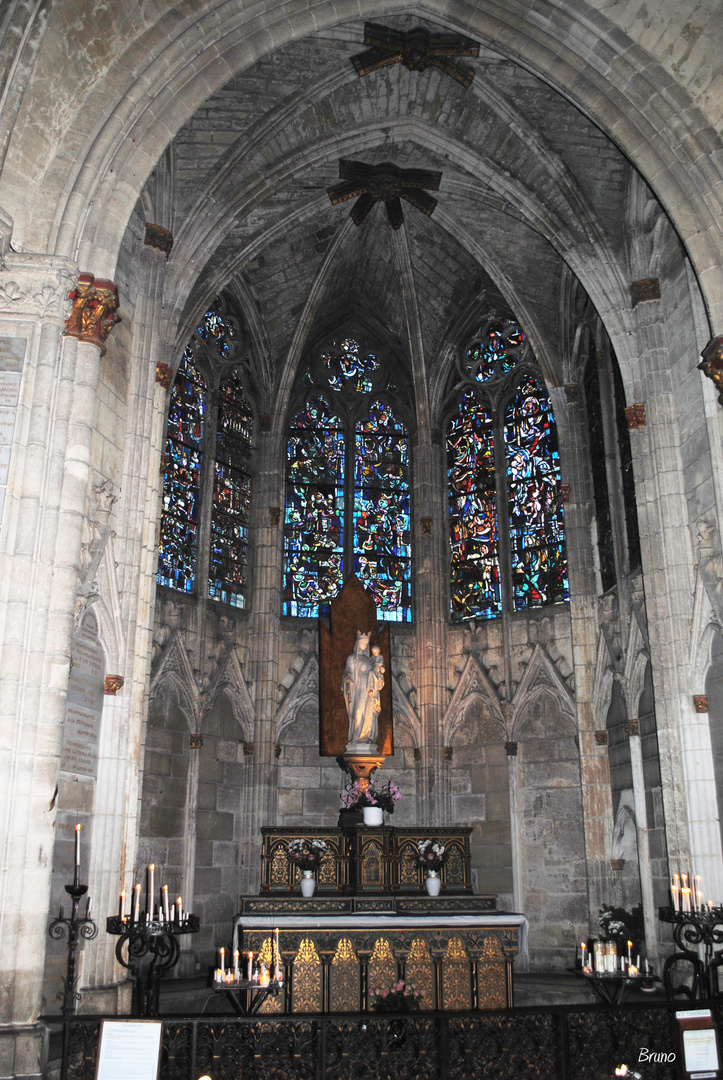 Intérieur de la collegiale de Mantes la Jolie