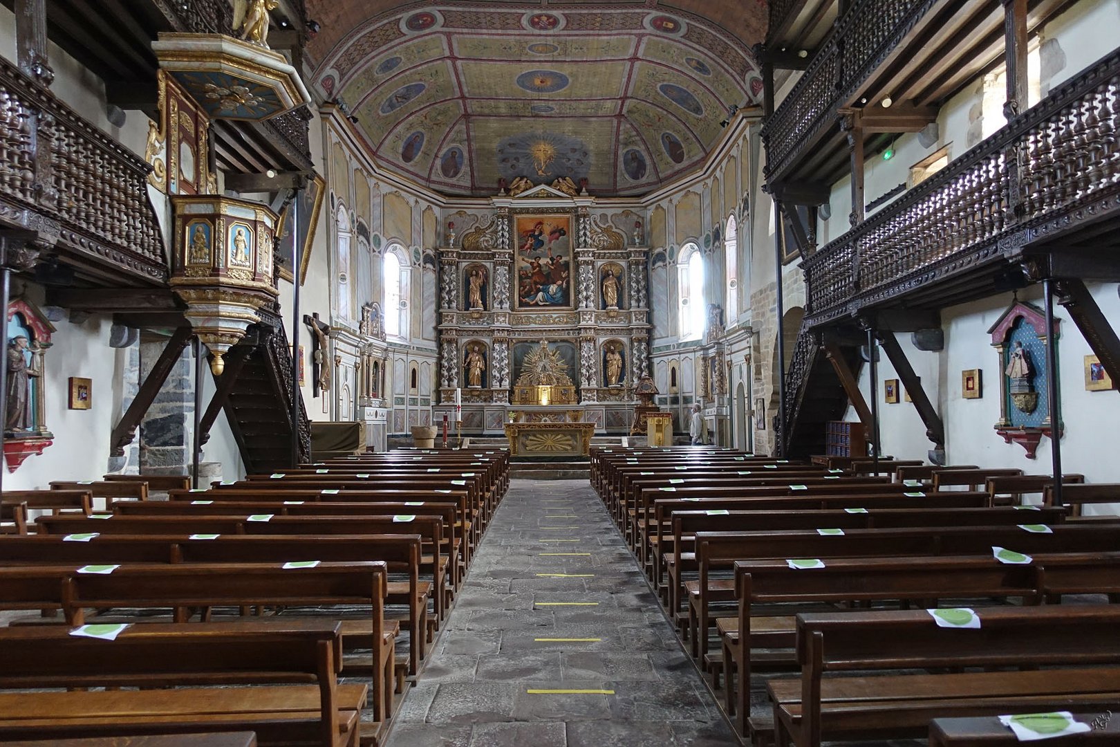 Intérieur de l'église d'Espelette