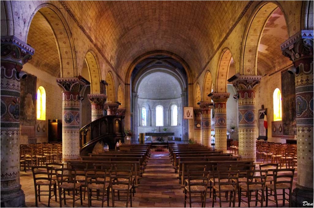 Intérieur d'une église au sein du Médoc