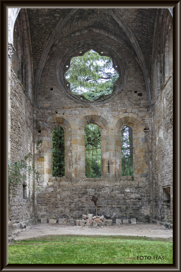 Interieur-exterieur, Abbaye de Villelonge. FR.