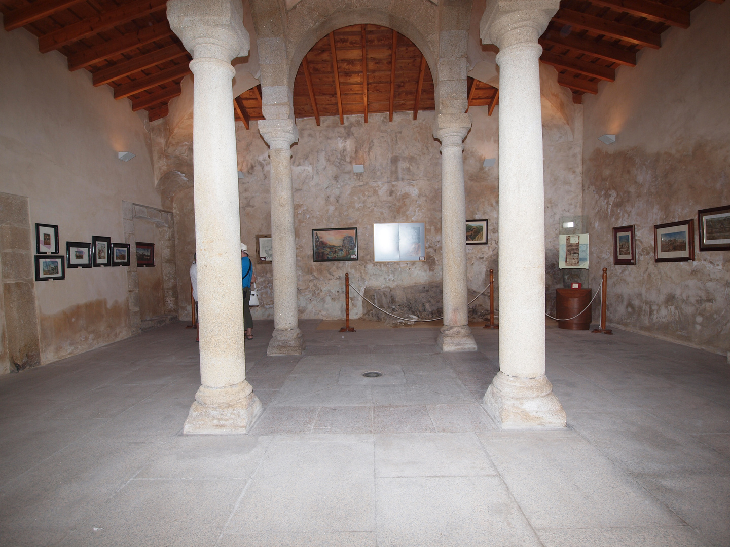 INTERIOR DE SINAGOGA DE VALENCIA DE ALCANTARA