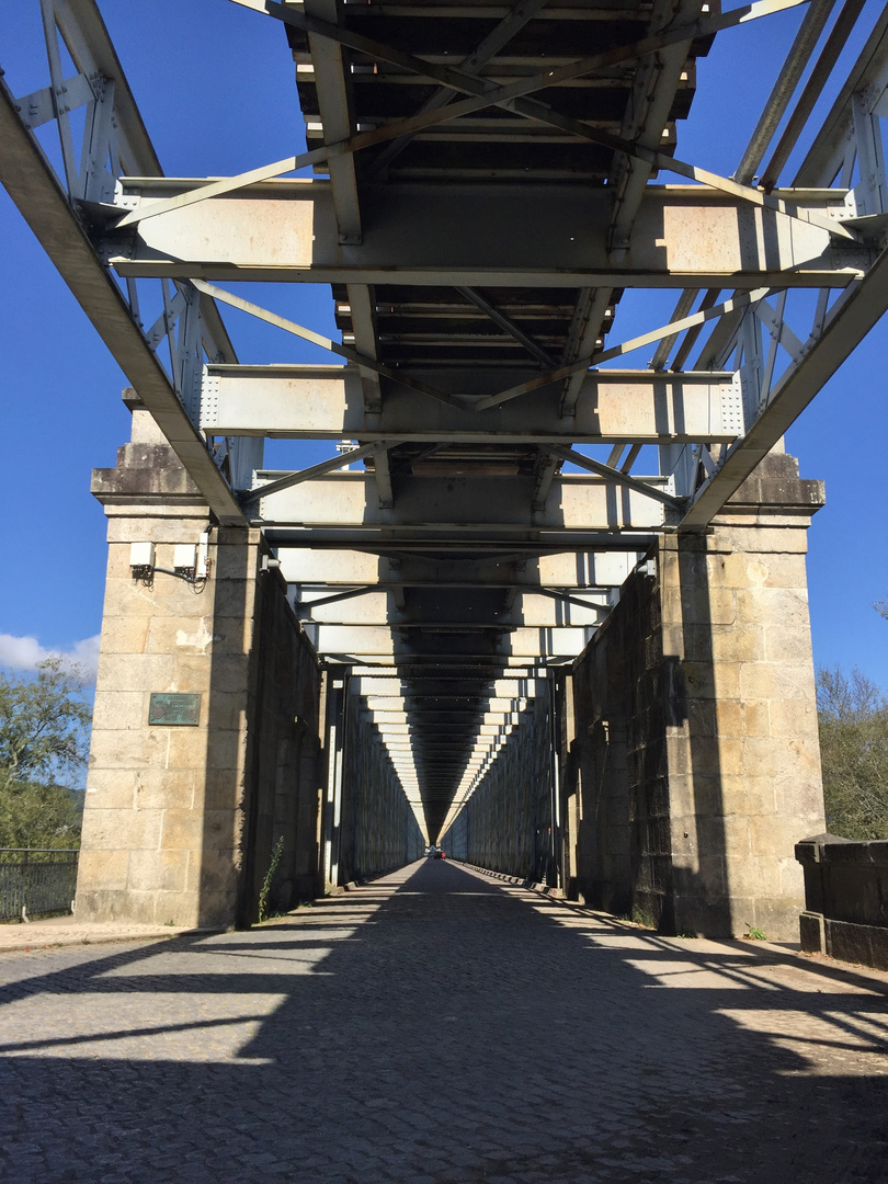 *internationale Brücke*