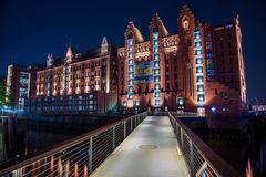 Internationales Maritimes Museum Hamburg bei Nacht