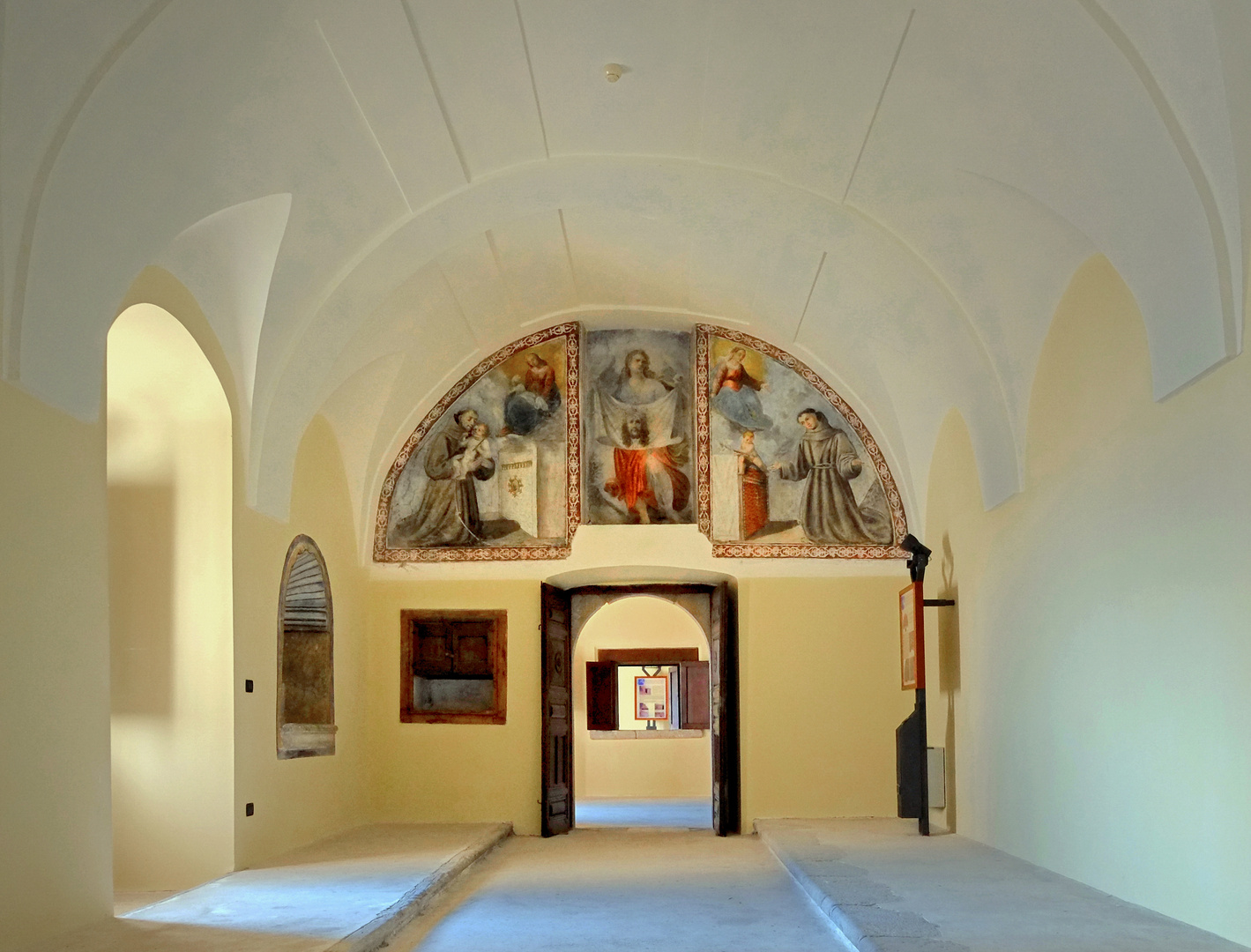 Interno abbazia del Monte, Montella Av. Italy.