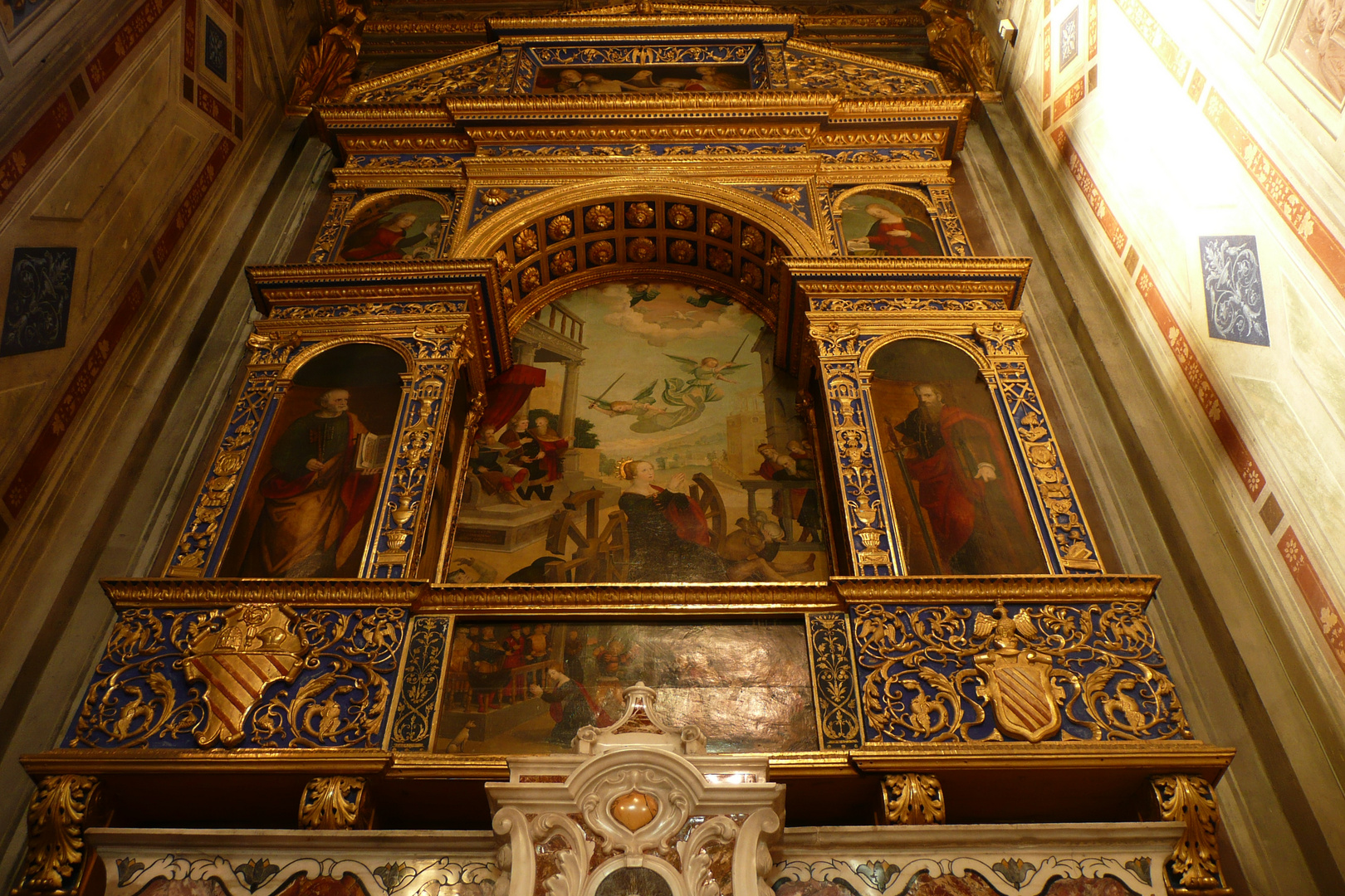 interno chiesa di Finalborgo