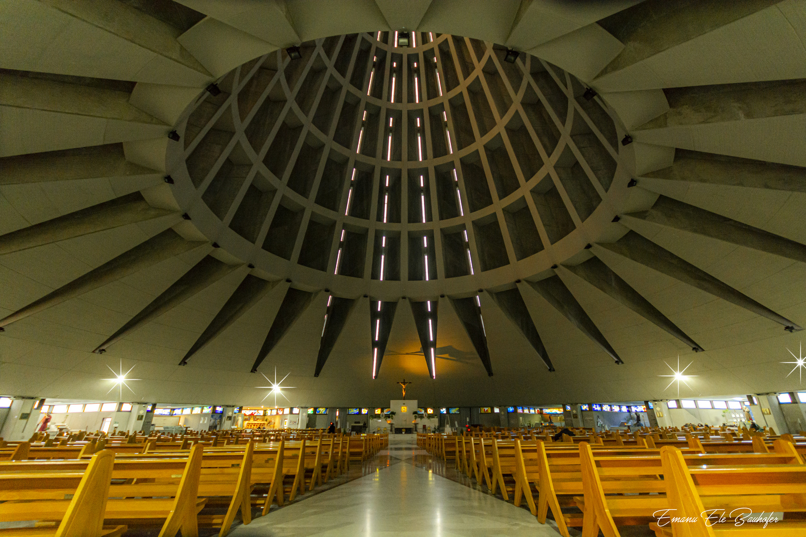 Interno del santuario Madonna delle lacrime Siracusa Sicilia 