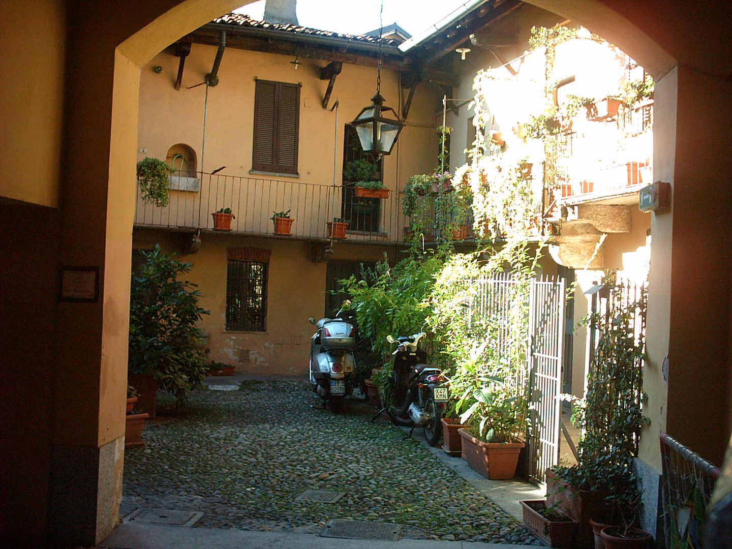 Interno sui Navigli a Milano