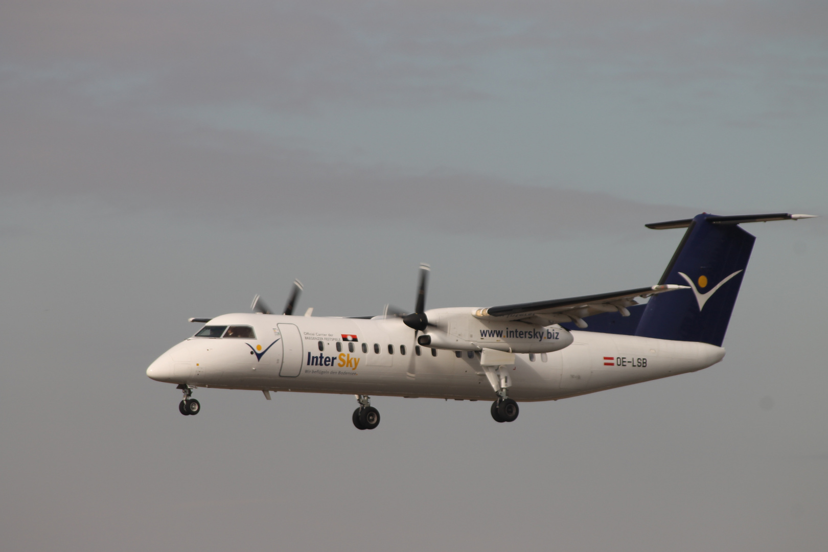 Intersky Dash 8Q-300