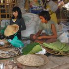 Intha market girls in Shan State at the Inle lake